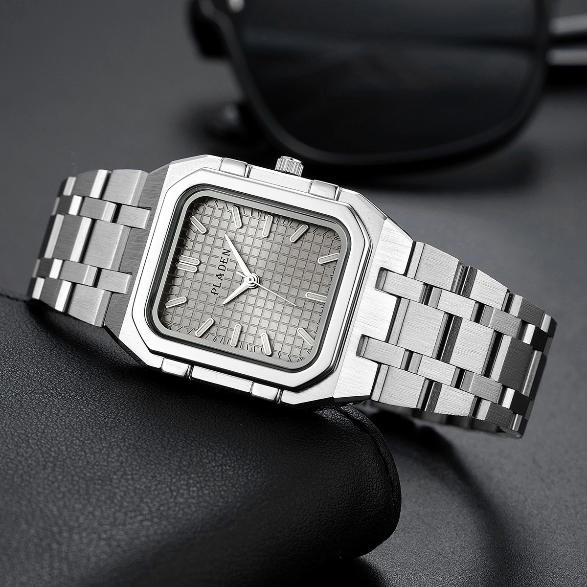 Marque de luxe cadran bleu hom - Luxury Watch Investment avis et prix