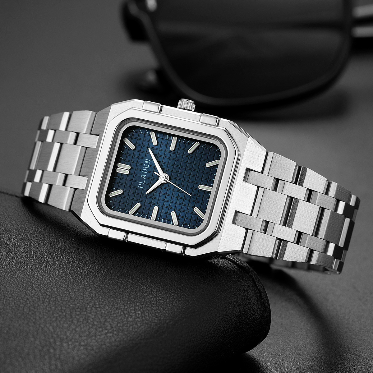 Marque de luxe cadran bleu hom - Luxury Watch Investment avis et prix